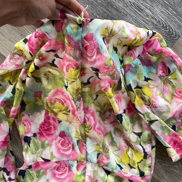LUSH Multi color floral romper with long sleeves - Picture 5 of 5